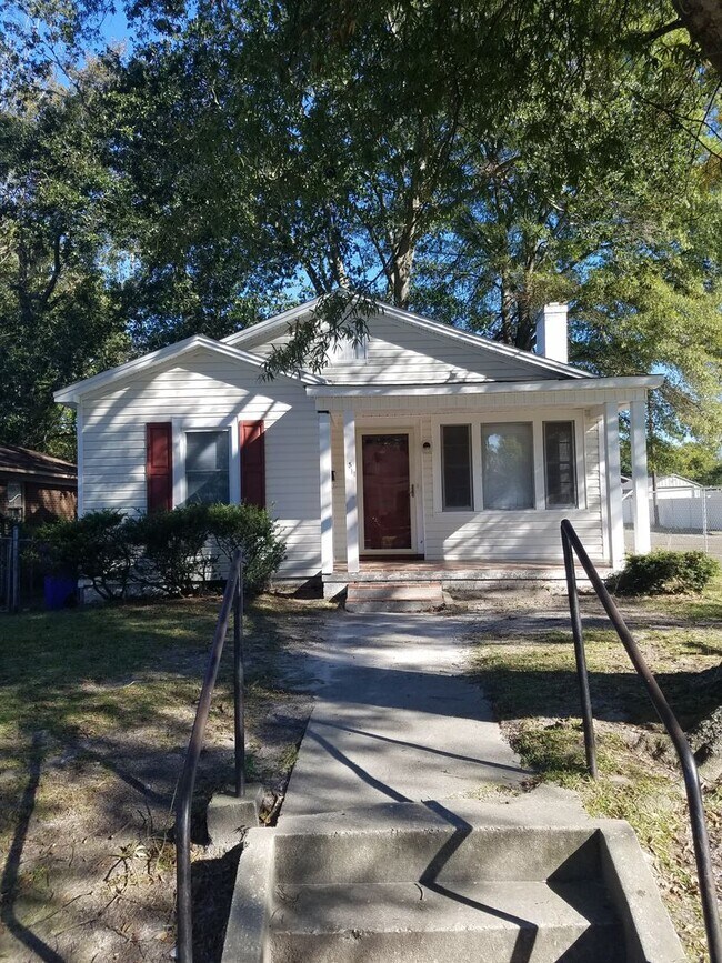 3-Bdrm on Corner Lot - 3-Bdrm on Corner Lot