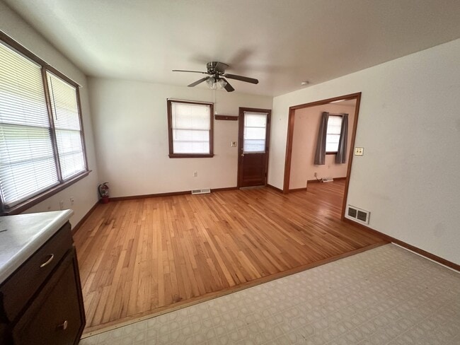 Photo - 337 County Line Dr