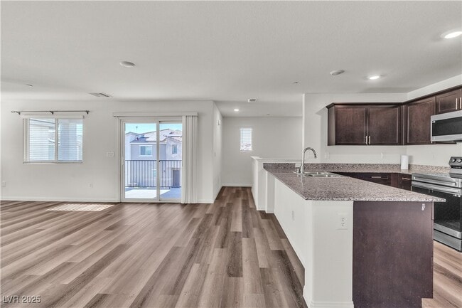 Photo - 6952 Crescent Gold St