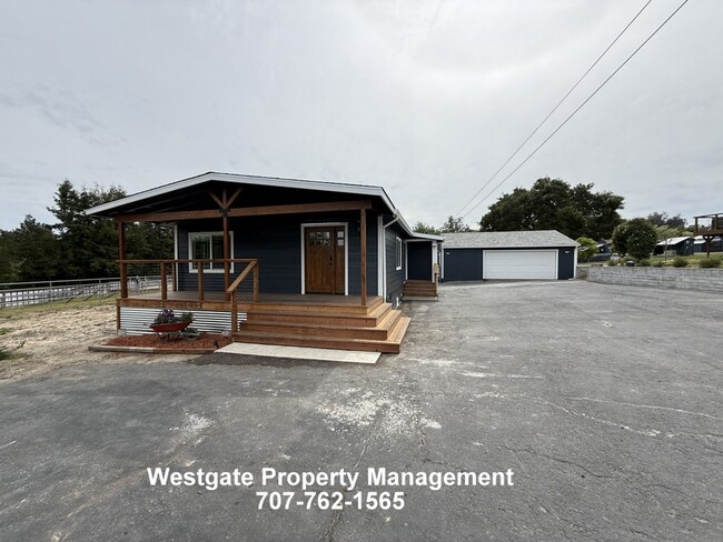 Building Photo - Beautiful Modern 2/2 Country Home - 985 Eastman Lane