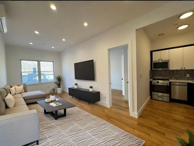 Building Photo - 31 Marcus Garvey Blvd Unit 3R Rental