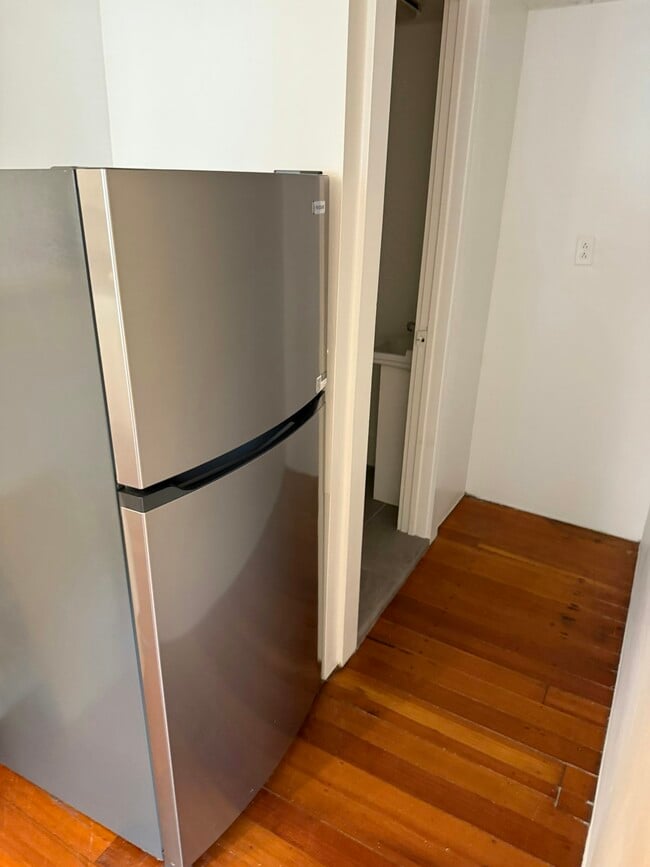 Photo - 66 Friend St Unidad 68 1st FLR left