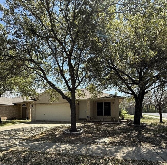 Building Photo - 700 House Creek Dr