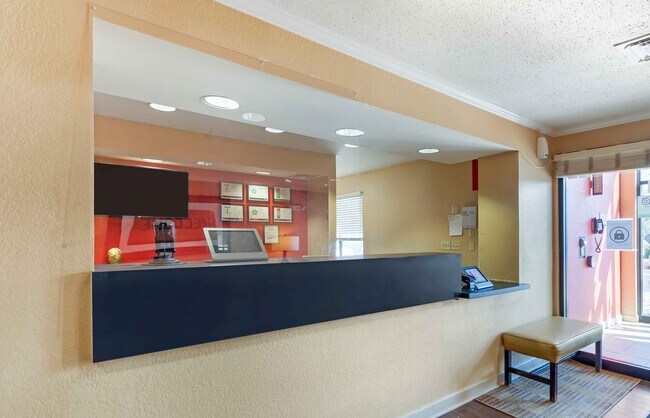 Furnished Studio-Madison - Old Sauk Rd.