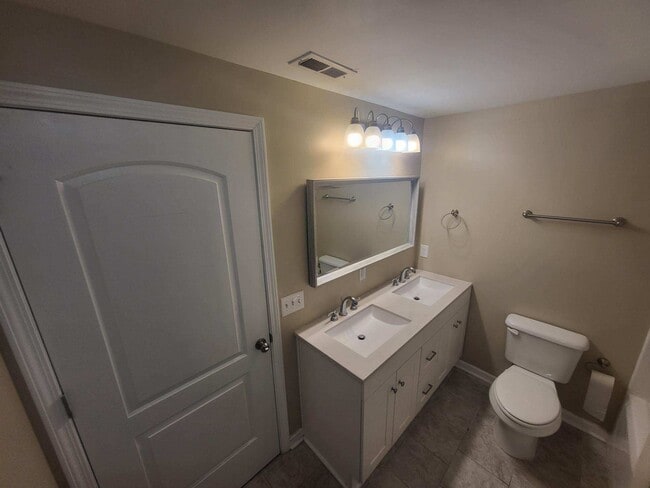 Photo - 309 W Martin St