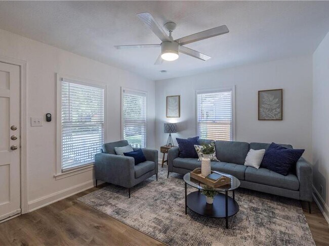 Photo - 906 Capitol Ct Unidad B