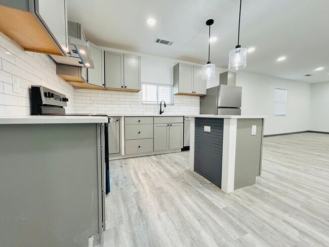 Photo - 1477 Olive St SW