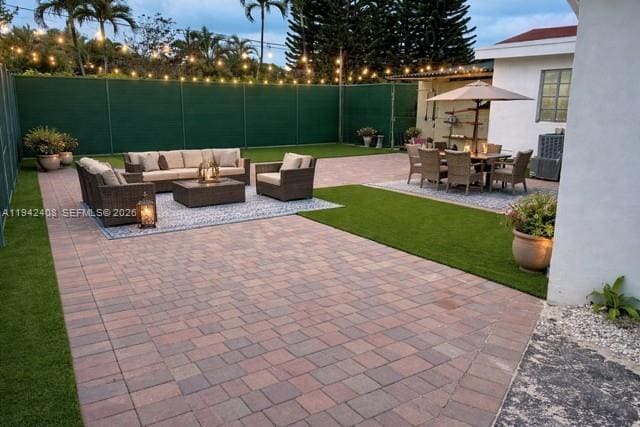 Building Photo - 2340 SW 14th St Unit B