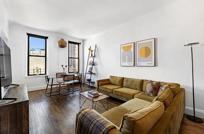 Building Photo - Welcome to this spacious, bright one-bedro... Rental