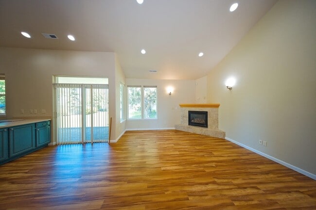 Photo - 716 N Vercler Rd