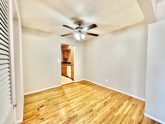 Photo - Charlotte Square - 3330-3368 Charlotte St. Unit 3344