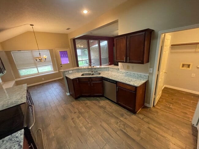 Photo - 3004 Norwich Ln