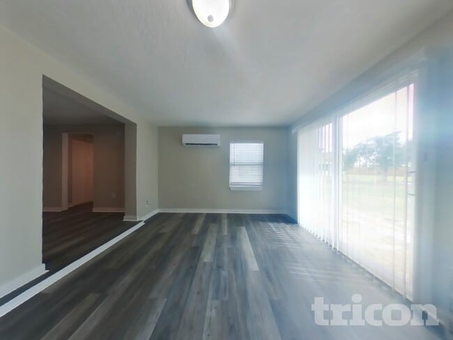 Photo - 7330 Cass Cir