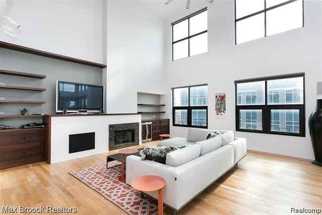 Photo - 100 N Center St Unidad 301