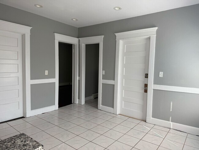 Photo - 135 Pendleton St Unidad 2