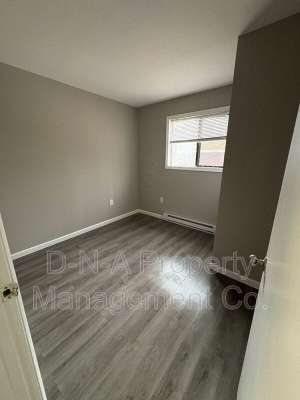 Photo - 810 Trafalgar Rd