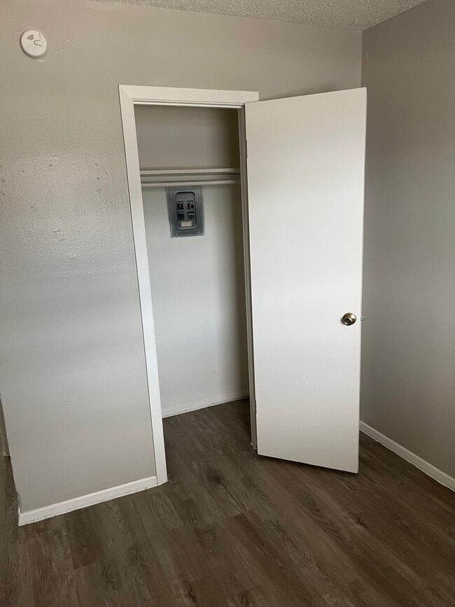 Four Seasons & Pepper Tree Apartments