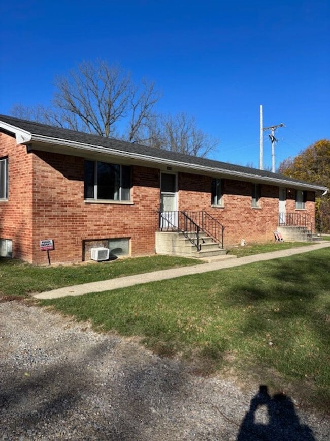 Building Photo - SEYM Unit A