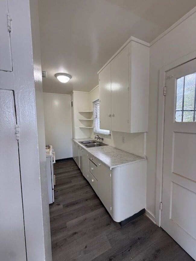 Photo - 712 E Santa Barbara St Unit 712 B