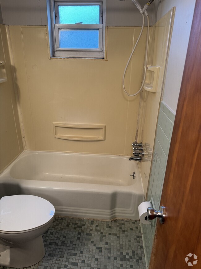 Building Photo - 87 Promenade St Rental