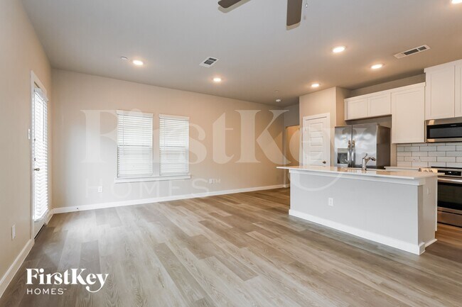 18342 W Centro Cir