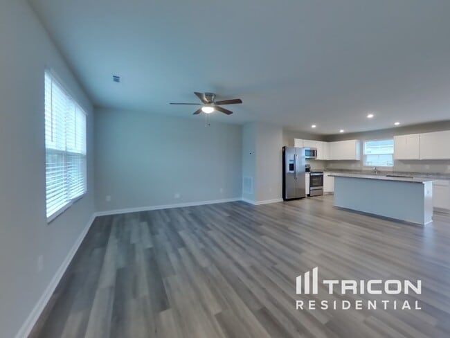 Photo - 1082 Suffolk Ln