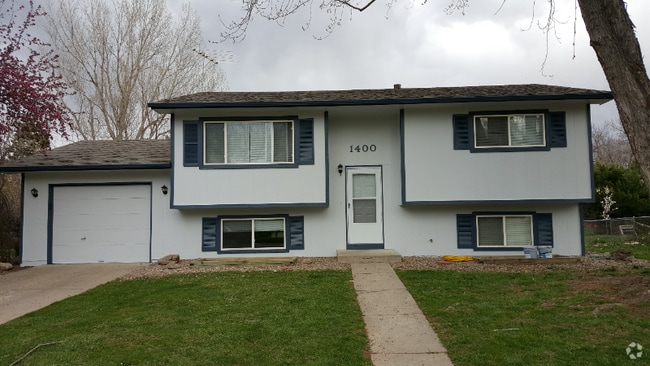Building Photo - 1400 Village Ln Rental