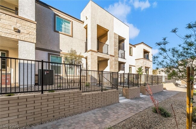 Photo - 346 Cymbal Pl