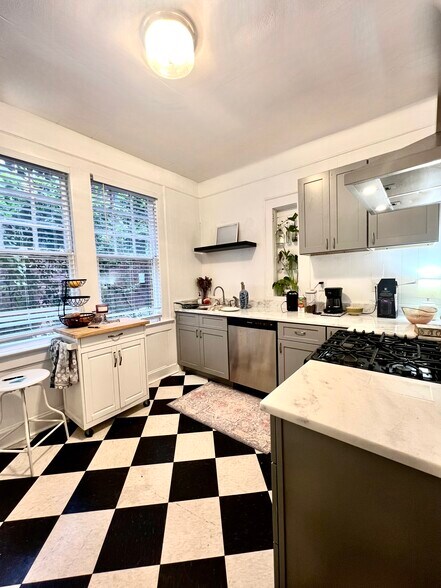 Renovated Kitchen w/Marble Countertops