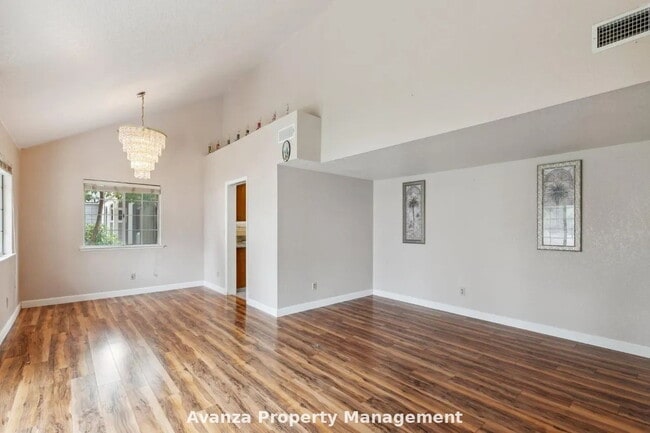Photo - 3bed/2.5 bath Home for Rent
4129 W. Regency Ave Fresno, CA 93727