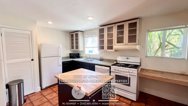 Photo - Garden oasis 2 bedroom with wrap around ya... Unit A