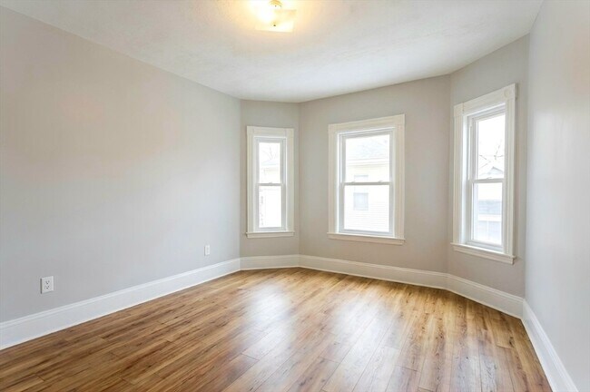 22 Downer Ave Unit 2