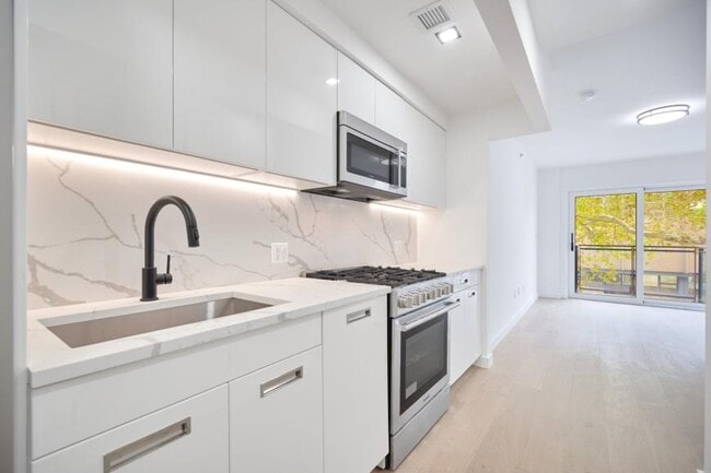 Building Photo - 0 bedroom in Brooklyn NY 11218 Unit 306 Rental