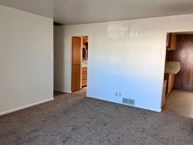 Photo - Nice Nob Hill Location with 3 Bedrooms