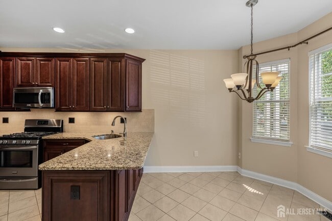 15 Faxon Dr