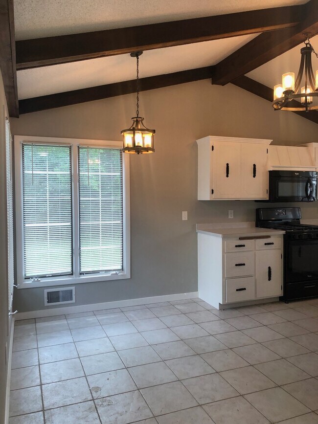 Photo - Single Family Home - River Views - Updated Finishes!