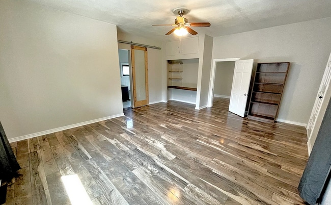 Building Photo - 909 E Cimarron St Rental