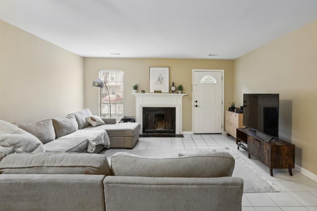 Photo - 1535 Lancashire Pl