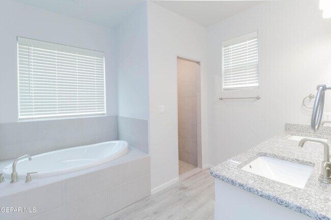 Photo - 12832 Haxby St