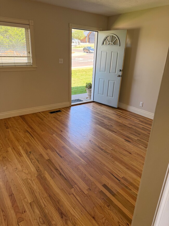 394 E Parrish Ln Unit 1
