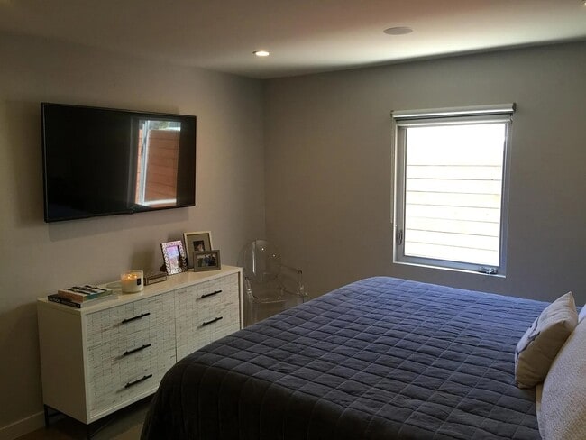 125 16th Pl Unit 125 16th Place