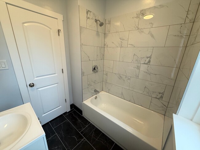 Photo - 2843 W Berteau Ave Unit 2