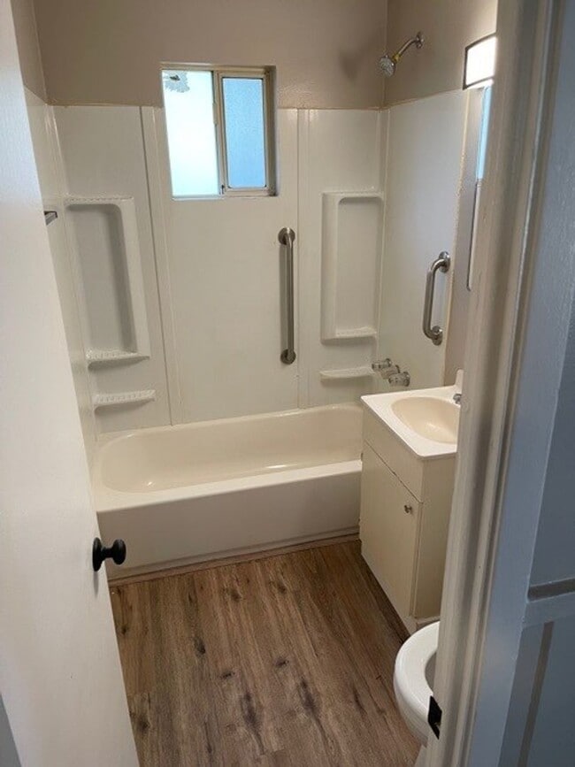 Photo - 905 Lapham Dr Unit A