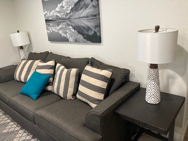 Living Room - 12014 Kling St Unidad 7