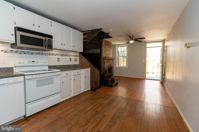 Photo - 640 Dover St