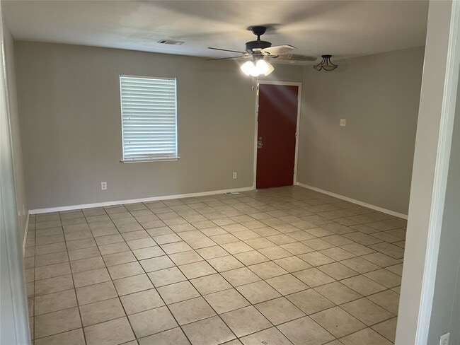 Photo - 8915 Reamer St