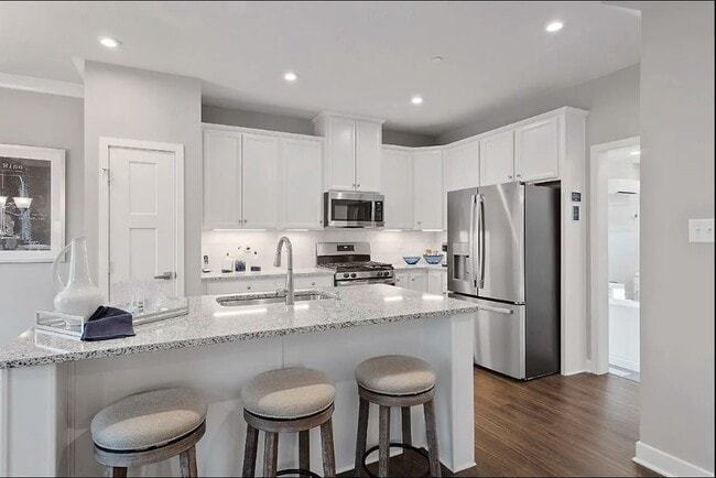 Photo - 300 Plaza Dr