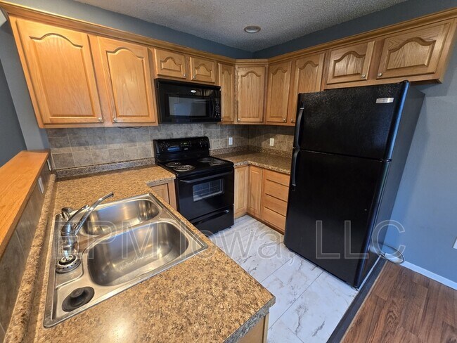 Photo - 1407 Robin Rd