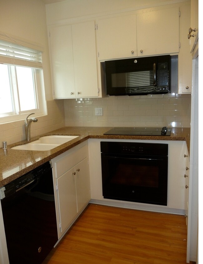 Building Photo - 125 Gull St Unit 125B Rental