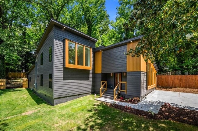 Building Photo - 2155 Venetian Dr SW
